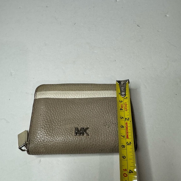 MICHAEL KORS Small Pebbled Leather Wallet - Picture 13 of 13